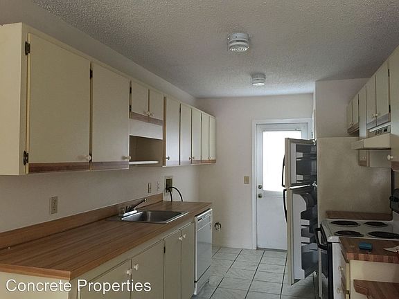 3rd image of 717 W Rosewood Ln