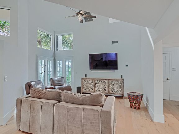 5th image of 2379 Windsor Way Ct