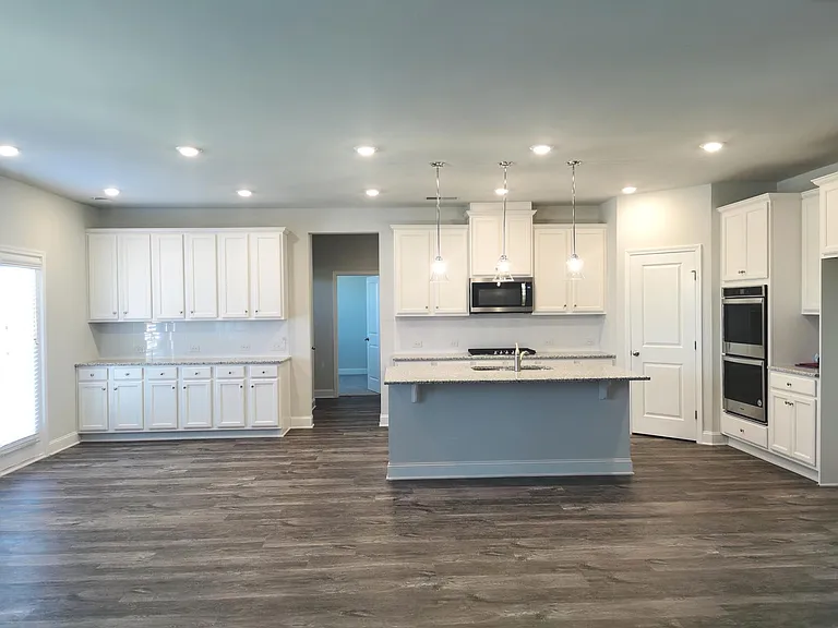 1823 Landon Ln — Photo 8