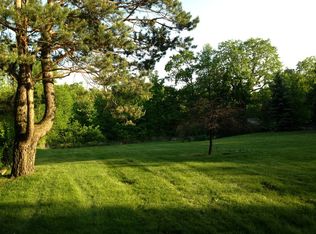 100 Brentwood Dr, Glencoe, IL 60022