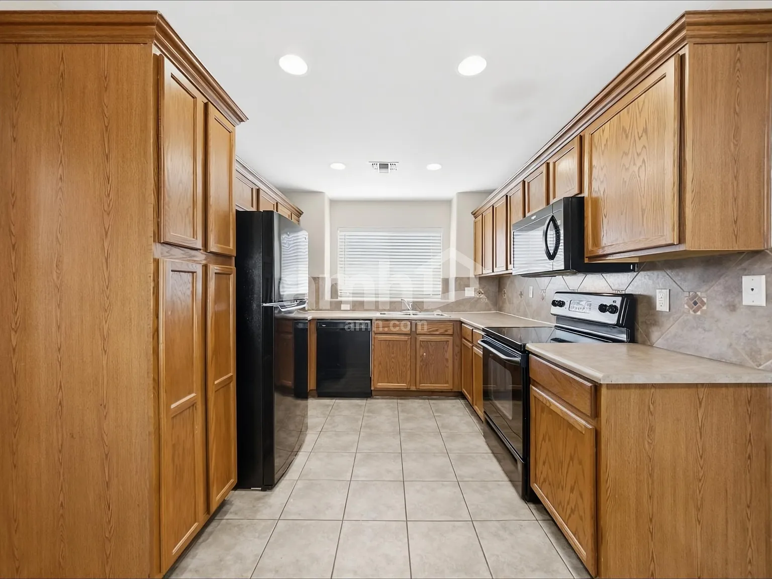 3 bed, 2.0 bath, 1387 sqft, $1,885 — Photo 3