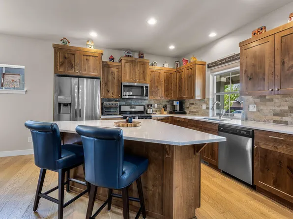 2713 NE Black Oak Pl, Bend, OR 97701