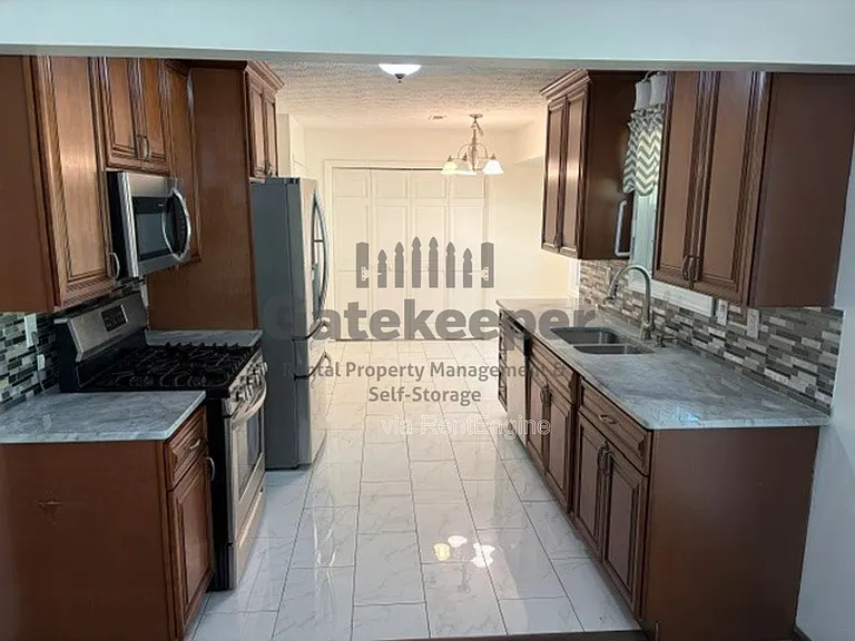335 Fairfield Cir — Photo 5