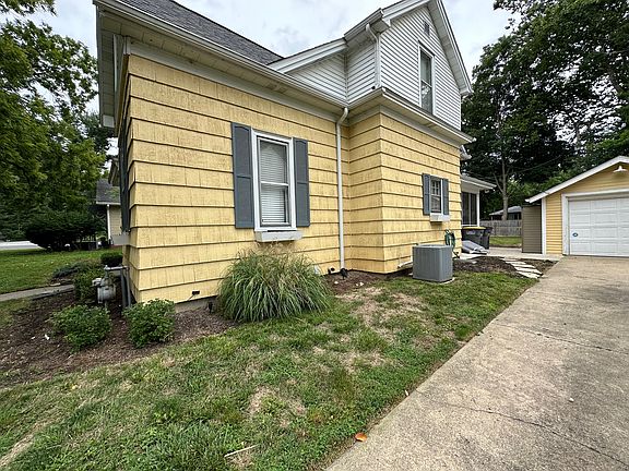 3rd image of 922 Vine St