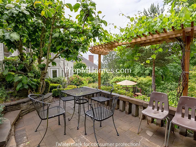 8817 NW Hazeltine St — Photo 27