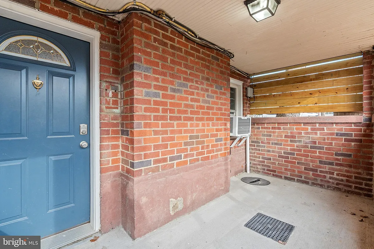 Building Photo - 1700 Dewitt Ave #1