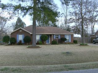 54 Meadow Oaks Ct, Millbrook, AL 36054
