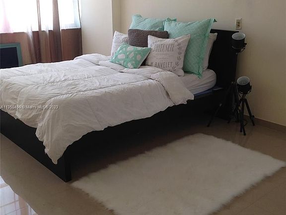 4th image of 18071 Biscayne Blvd APT 1003