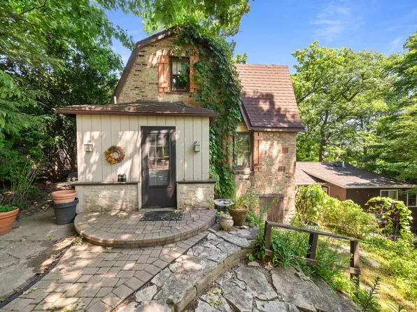N2345 Greenview DRIVE, Lake Geneva, WI 53147