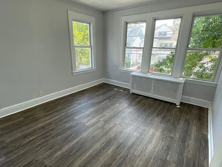 381 Leslie St #2F — Photo 1
