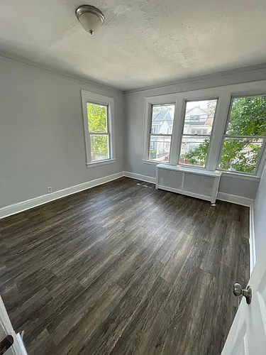 381 Leslie St Photo 1