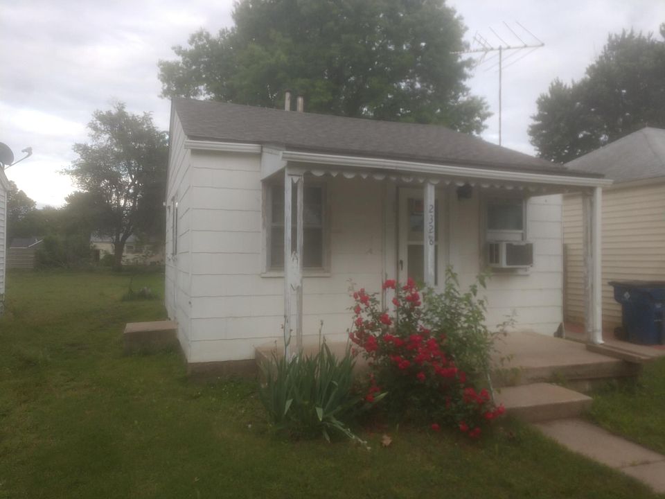 2nd image of 2328 S Mosley Ave