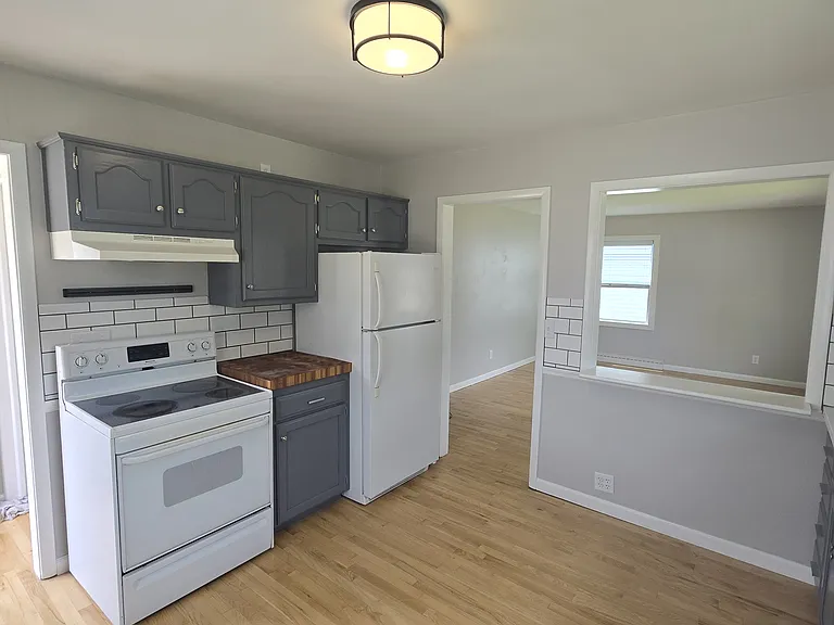 1443 E Pauline St — Photo 3