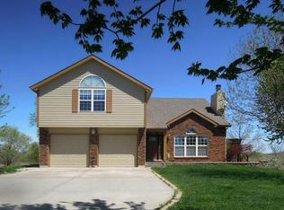 8755 NW Hill View Road Cres, Kansas City, MO 64153