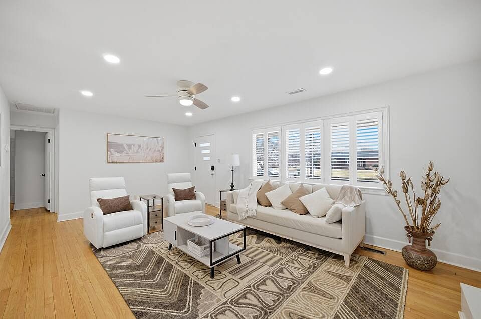 1st image of 335 E McGinnis Cir