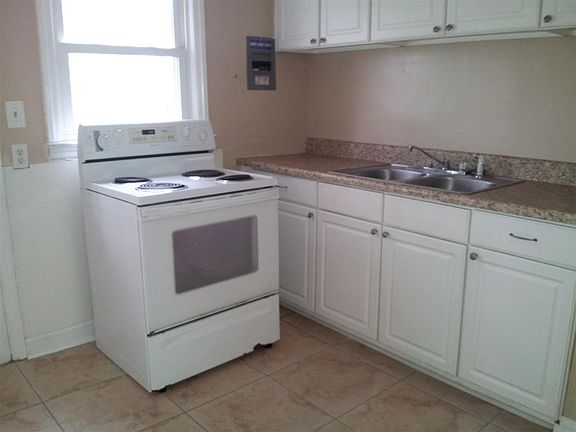 5th image of 203 Peachtree Cir