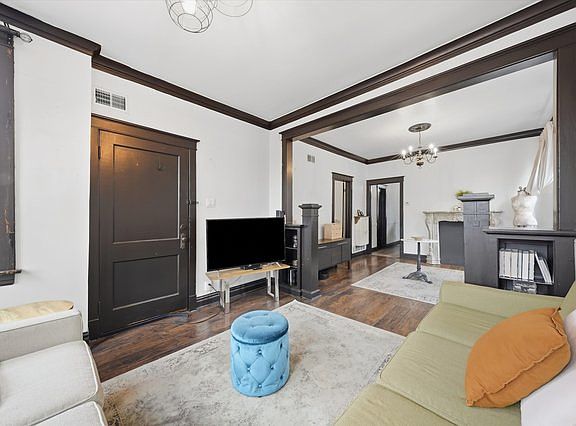 3rd image of 4511 S Francisco Ave #2