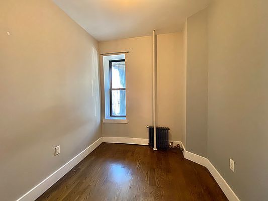 2nd image of 600 Lincoln Pl APT 1B