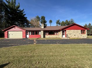 1919 Pershing Rd, New London, WI 54961