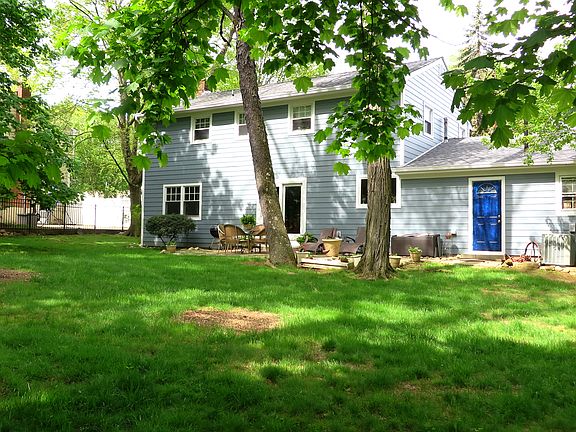 3rd image of 24 Stephen Dr