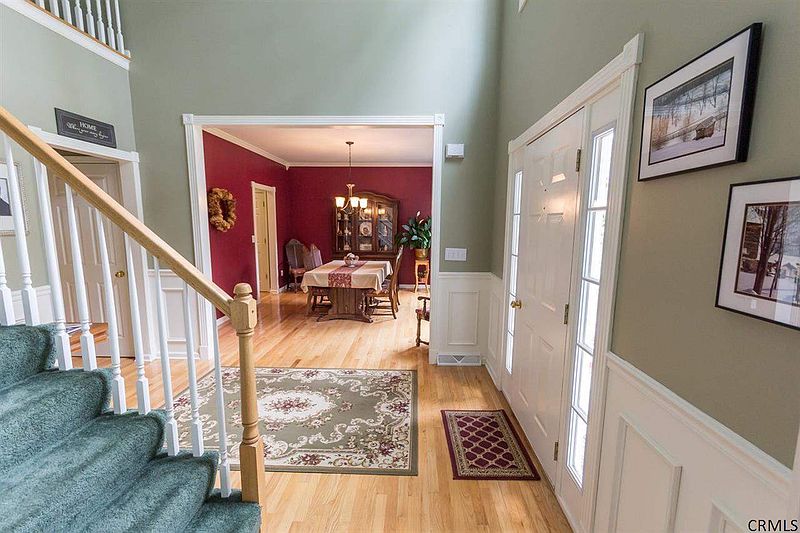 3rd image of 970 MACARTHUR Drive
