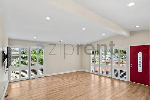566 Beechmont Ln Photo 1