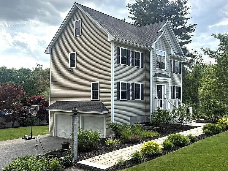 6 Dickson Ave — Photo 2