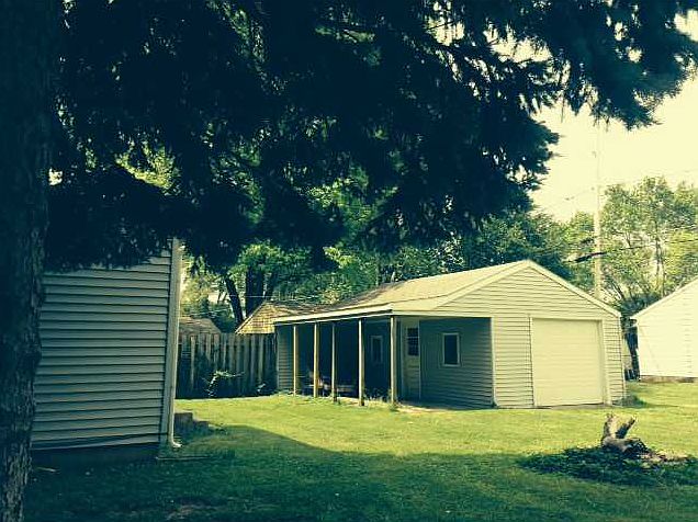 2nd image of 1214 Meadow Ln