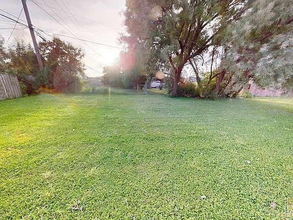 4th image of 427 David Cuervo St