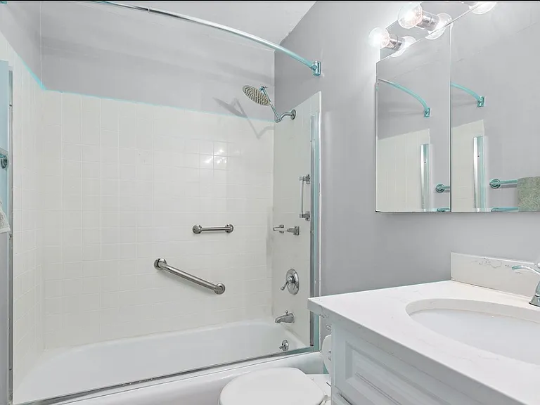 21 W Goethe St #5F — Photo 13