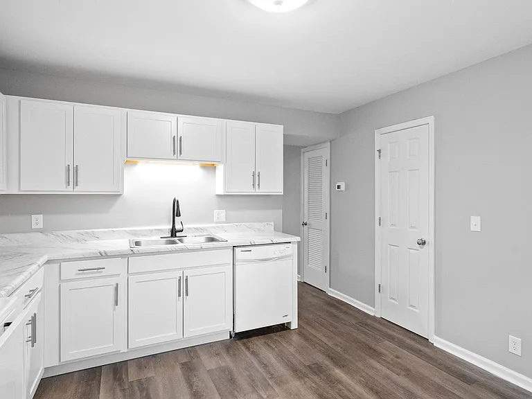 Peabody Dr - 358 — Photo 6