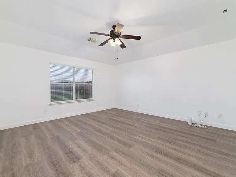 7042 Durango Creek Ln — Photo 18