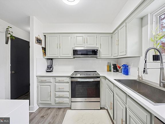 5th image of 315 Oak Ln W