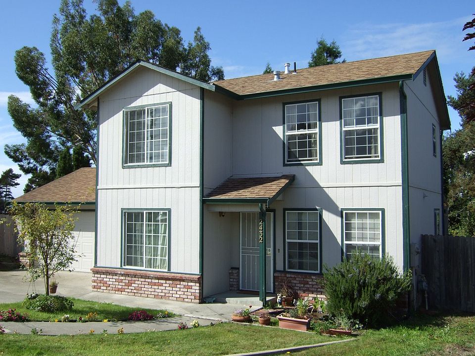 3 Bed 2.5 bath w/ office