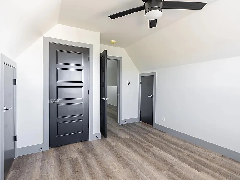 4009 N Indiana Ave — Photo 22