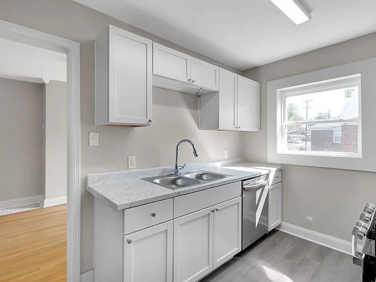 Berkshire Apartments — Photo 15