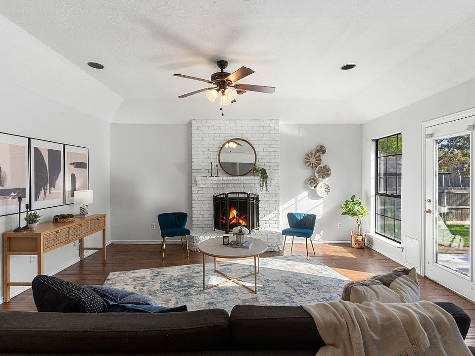 1st image of 1000 Holli Ln