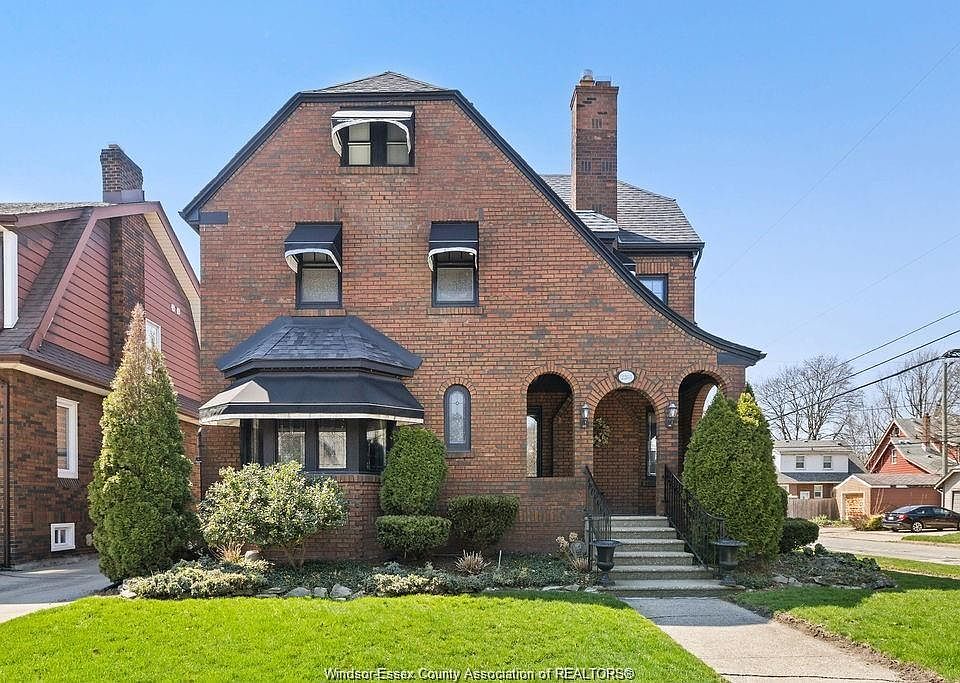 1st image of 2203 Victoria Ave