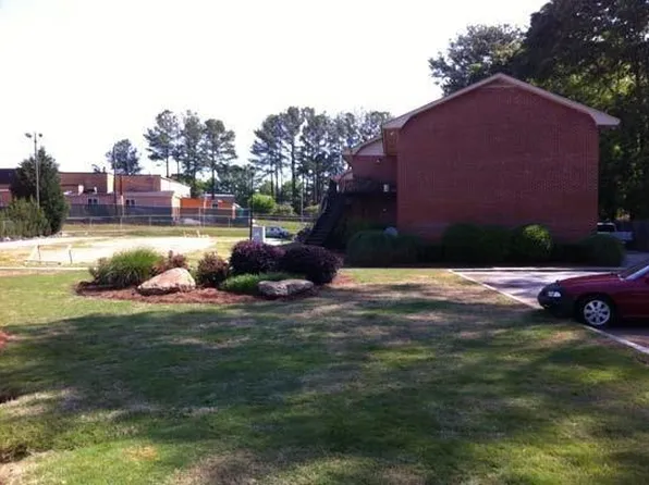 2400 N Beverly Hills Dr, Atlanta, GA 30341