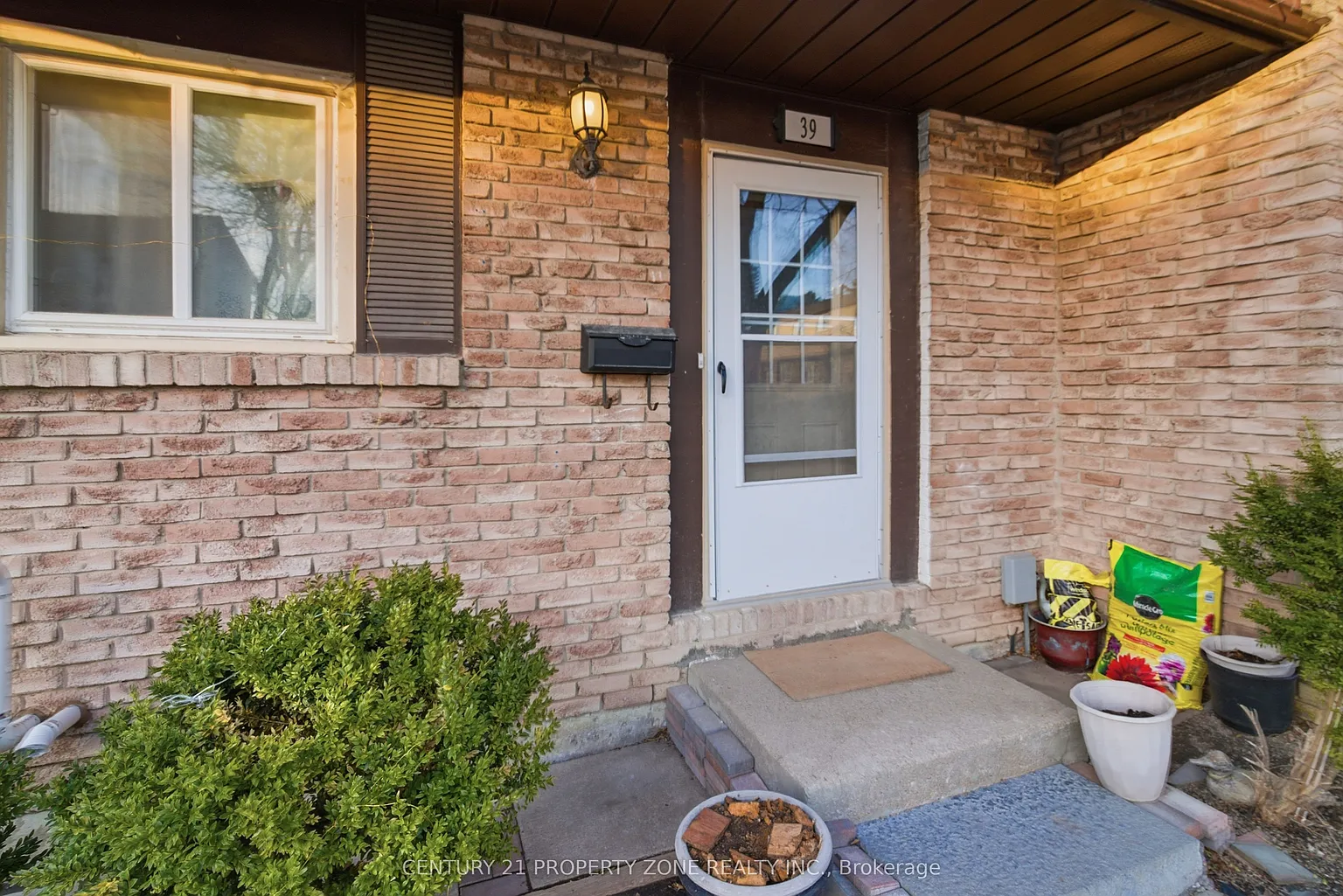 45 Hansen Rd N #39 photo 1