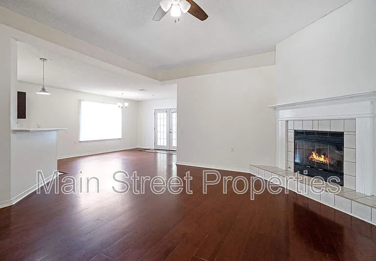 1490 Newcastle Way — Photo 2