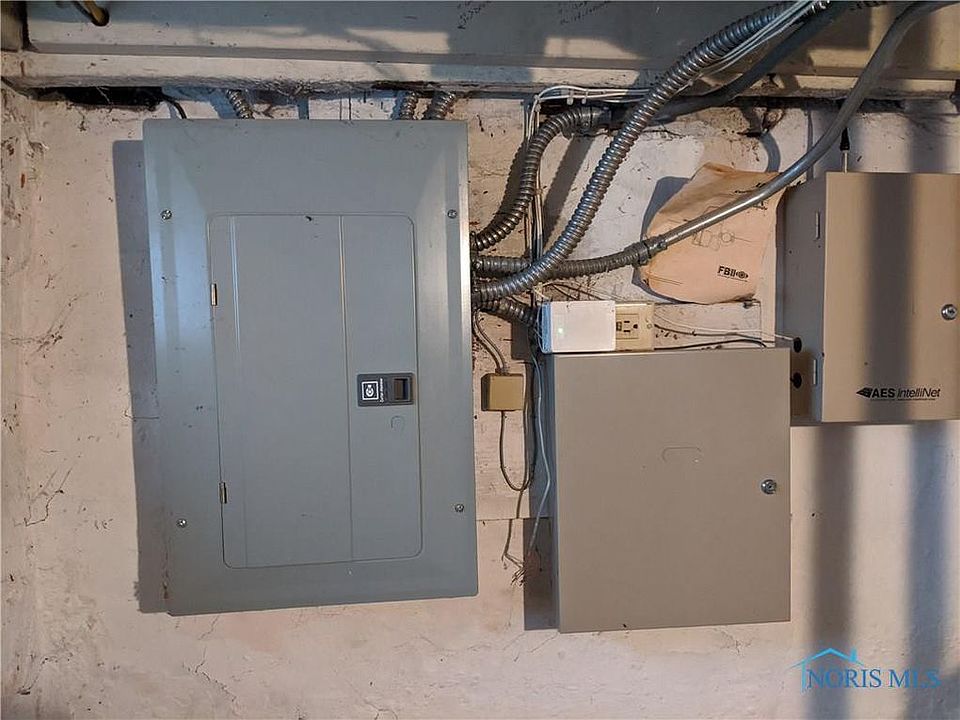 2nd image of 180 Everett St