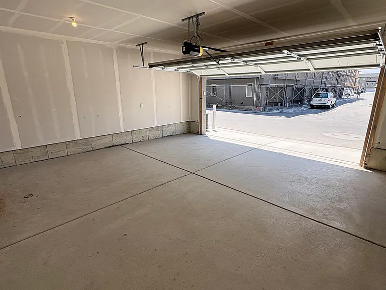 486 S 700 W — Photo 12