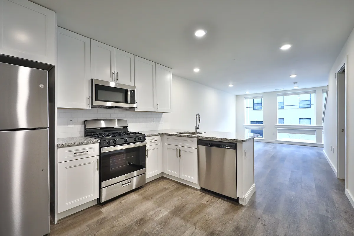 Building Photo - 1502 N Randolph St #13E