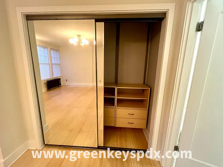 2182 NW Hoyt St #8 — Photo 15
