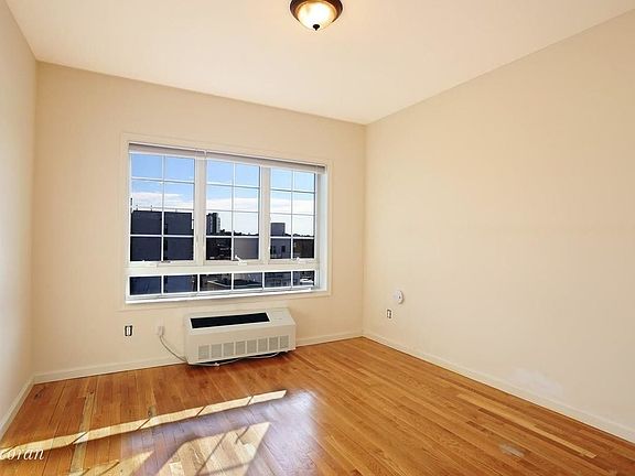 5th image of 27-17 Crescent St #5-B