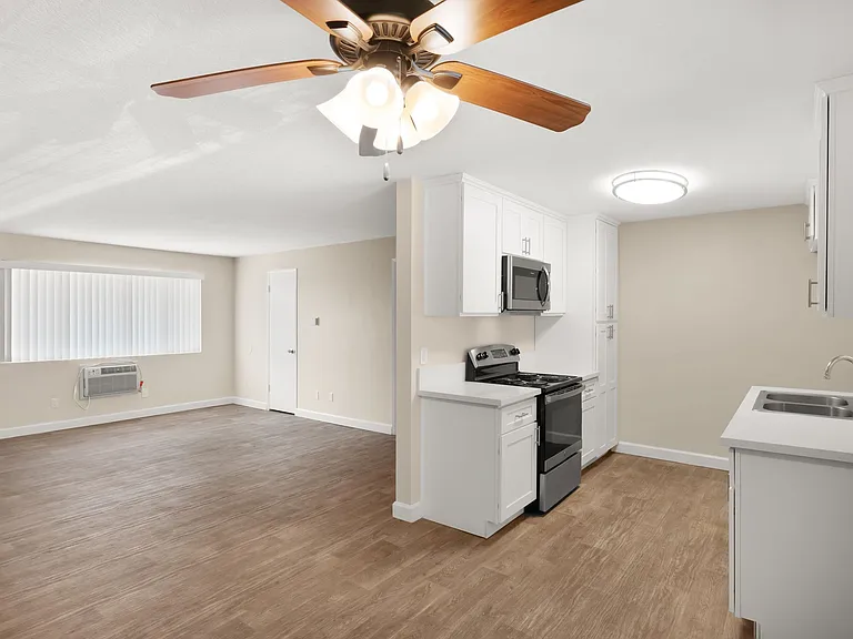 Canoga Variel Apartments- Canoga Park, CA — Photo 9