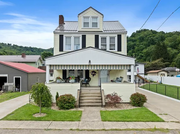 31 Lawson Ave, Triadelphia, WV 26059