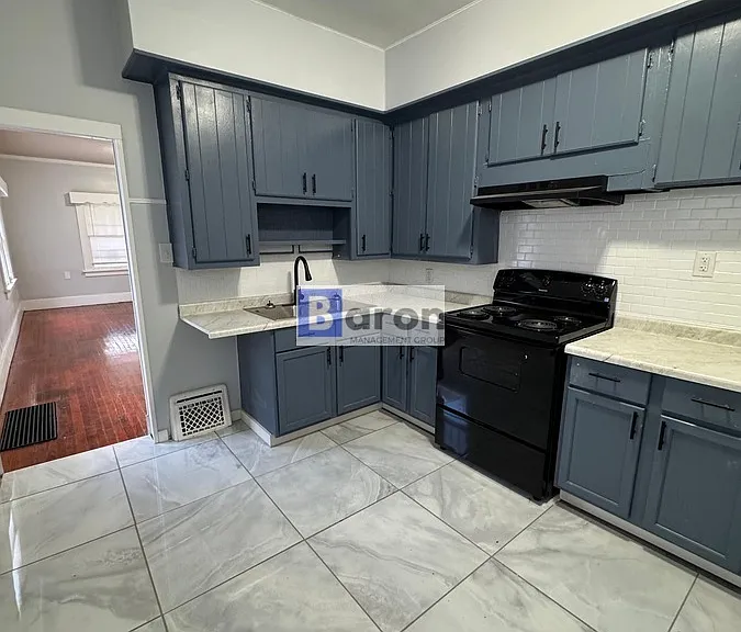 214 Altgeld St — Photo 4