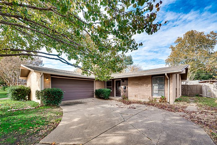 1st image of 810 Woodland Way